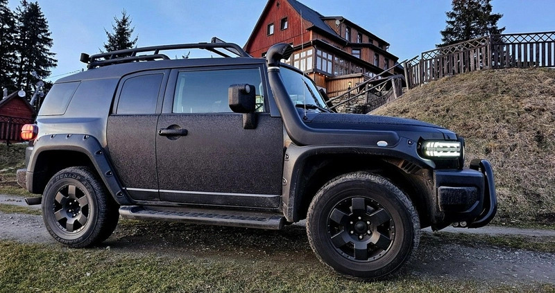 Toyota FJ cena 128900 przebieg: 255000, rok produkcji 2007 z Młynary małe 172